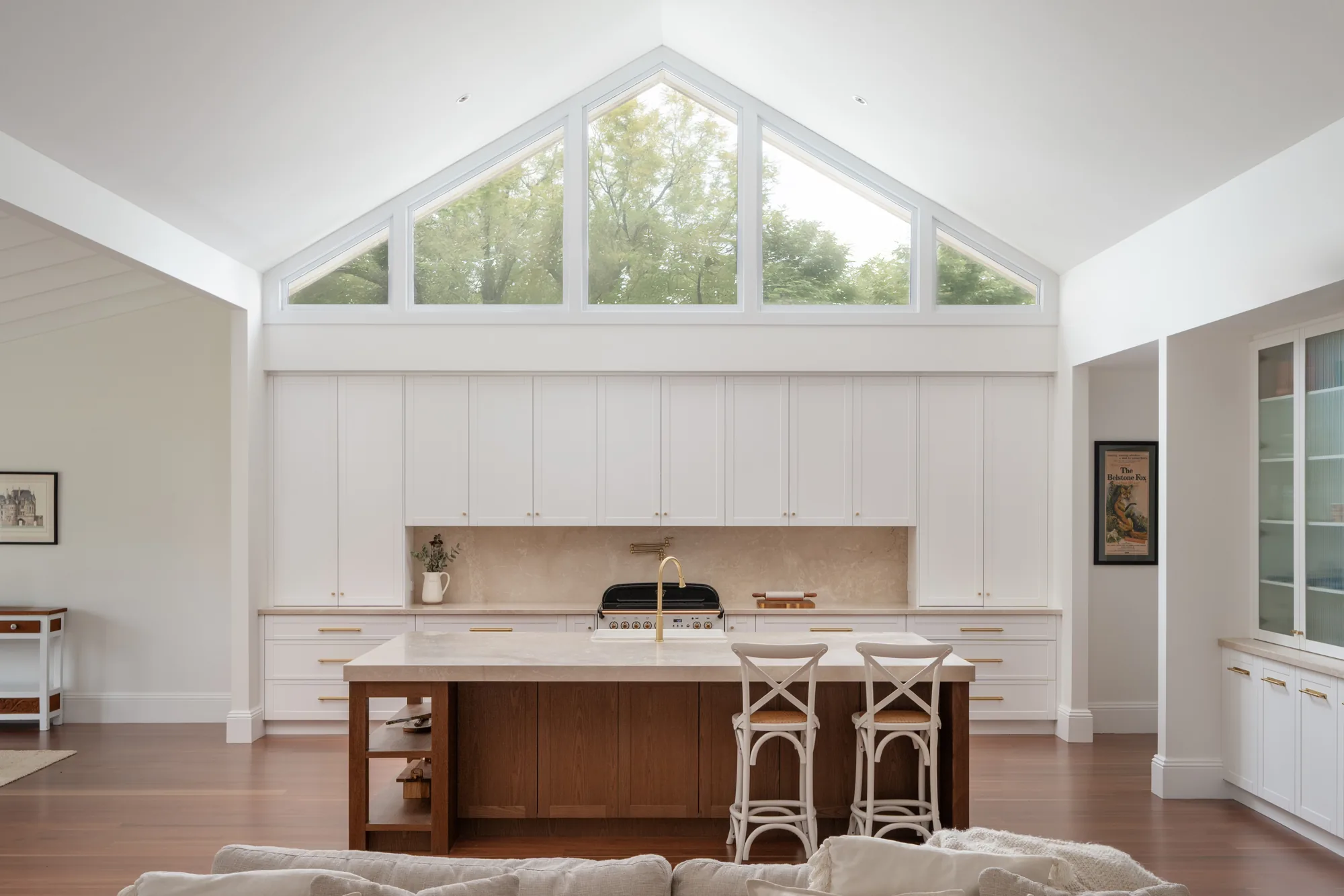 Bolwarra: Hamptons kitchen with Garry Jeans Kitchens